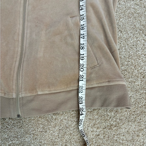 Karen Scott Sport velour hoodie. Animal print inside hood. Size Medium. - Picture 6 of 6